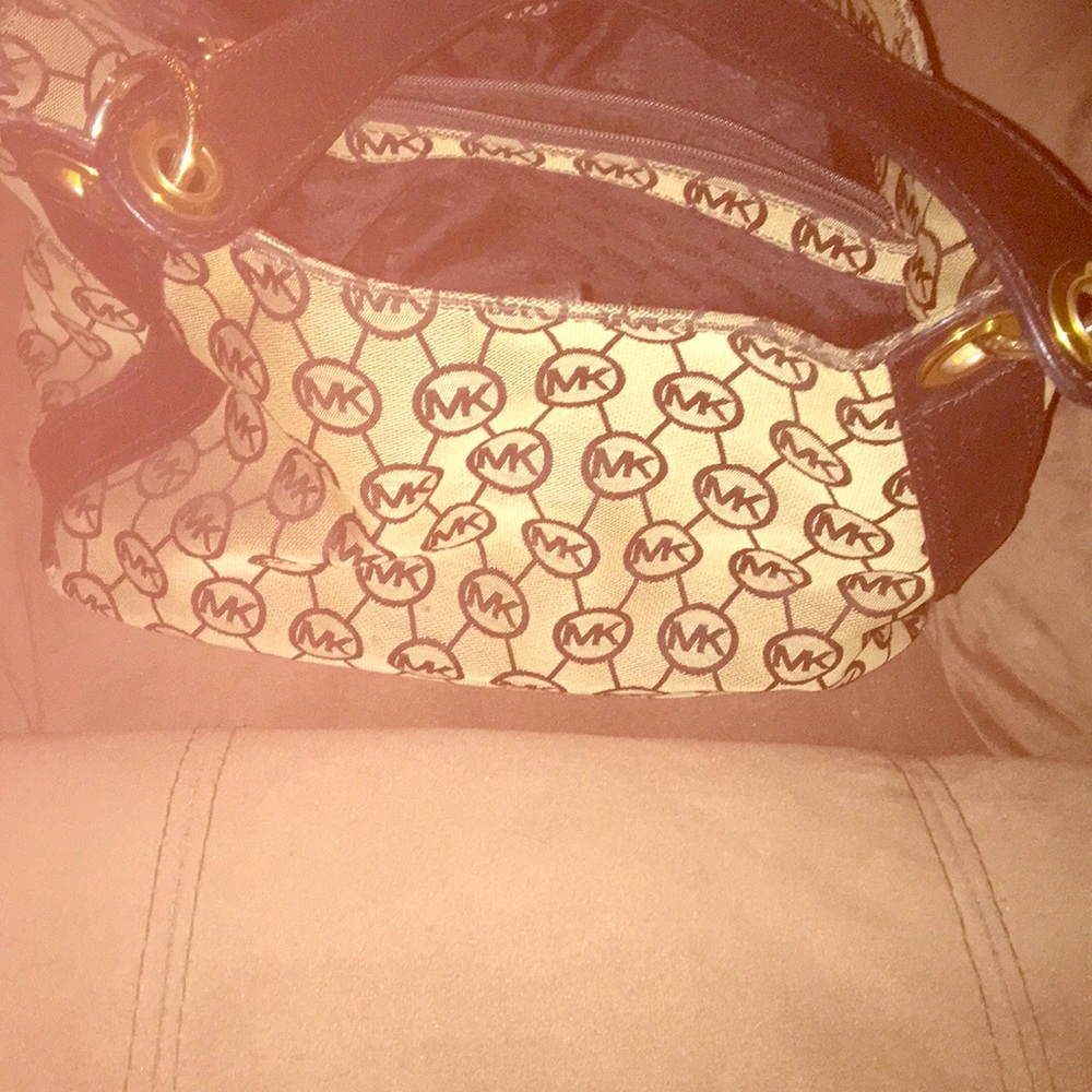 Mk purses and Fitbit watch watch comes with face cover and extra bands and chef